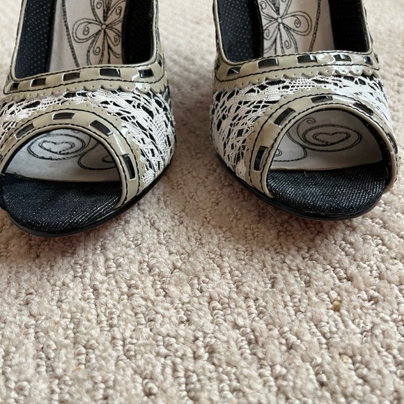 Kenzie Allison Pumps - Picture 5 of 6